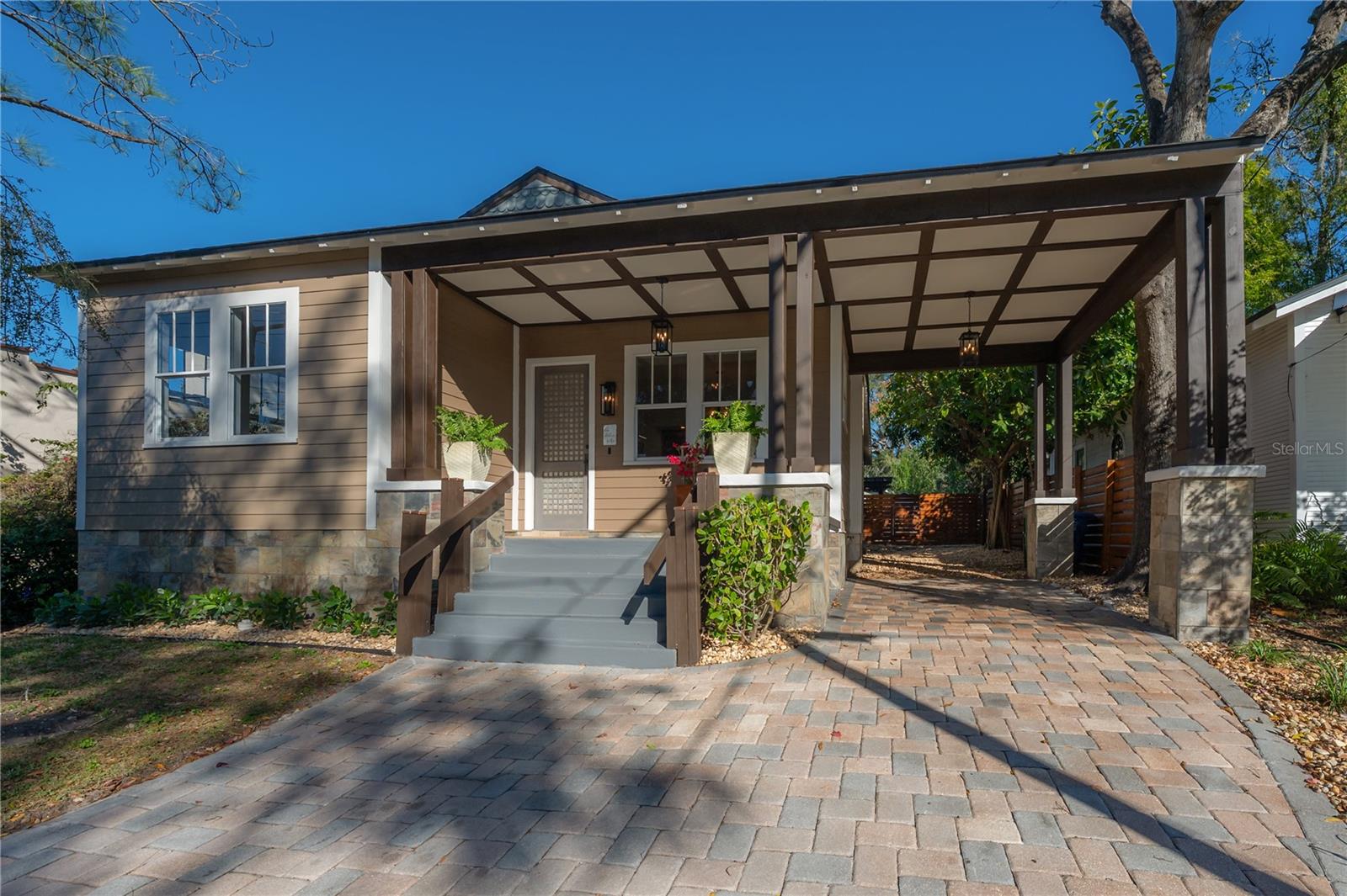 RIVERCREST - Residential