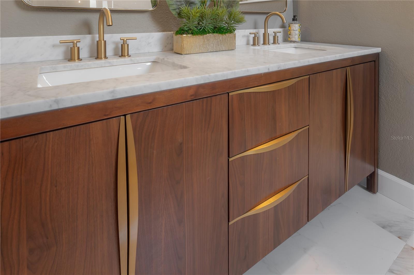 RIVERCREST - Residential