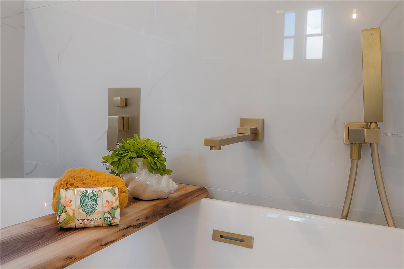 RIVERCREST - Residential