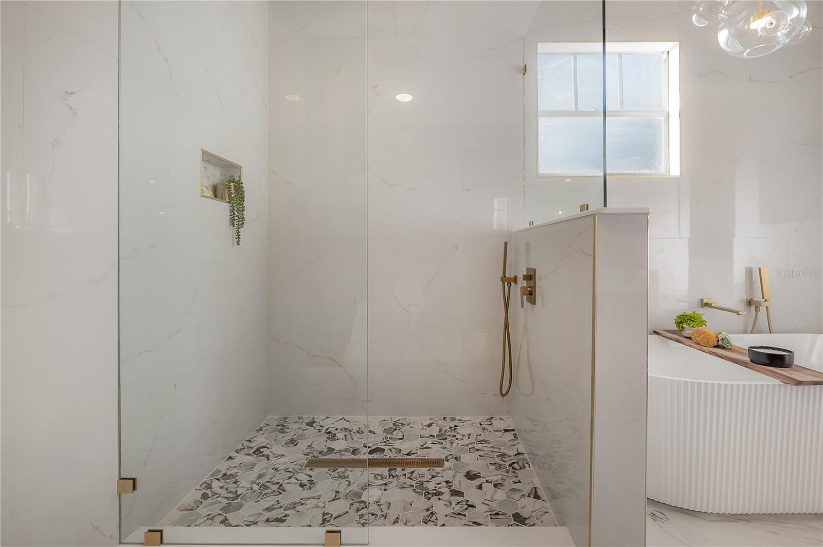 RIVERCREST - Residential