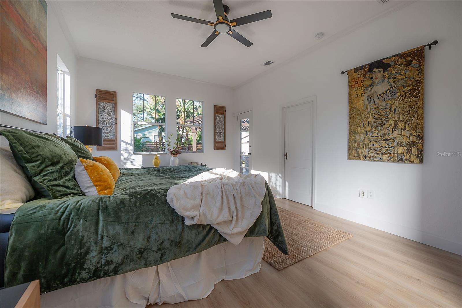 RIVERCREST - Residential