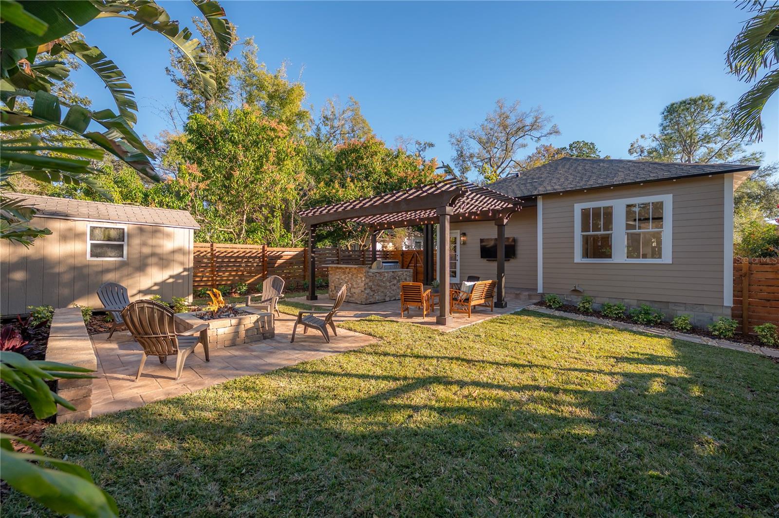 RIVERCREST - Residential