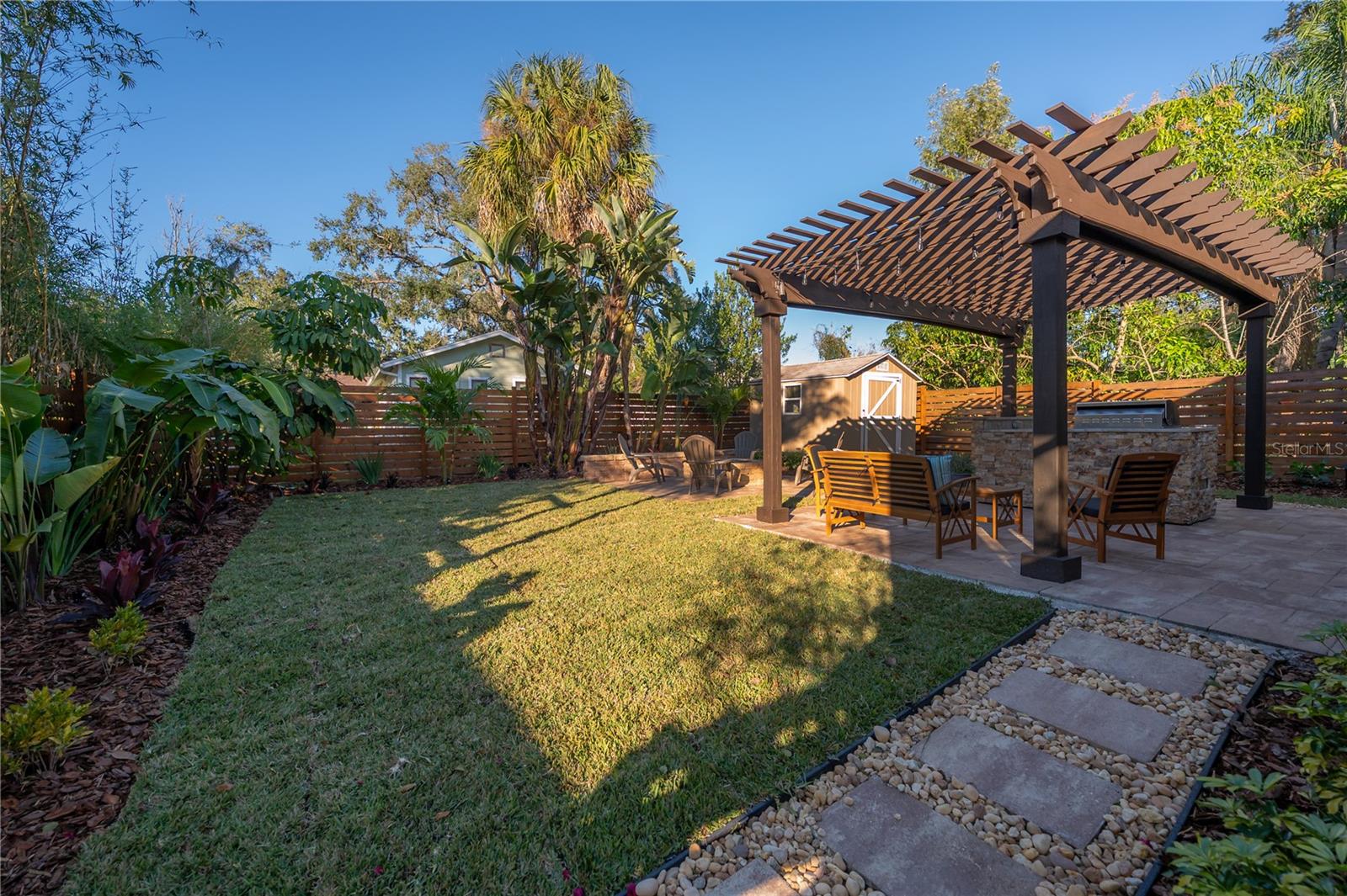 RIVERCREST - Residential