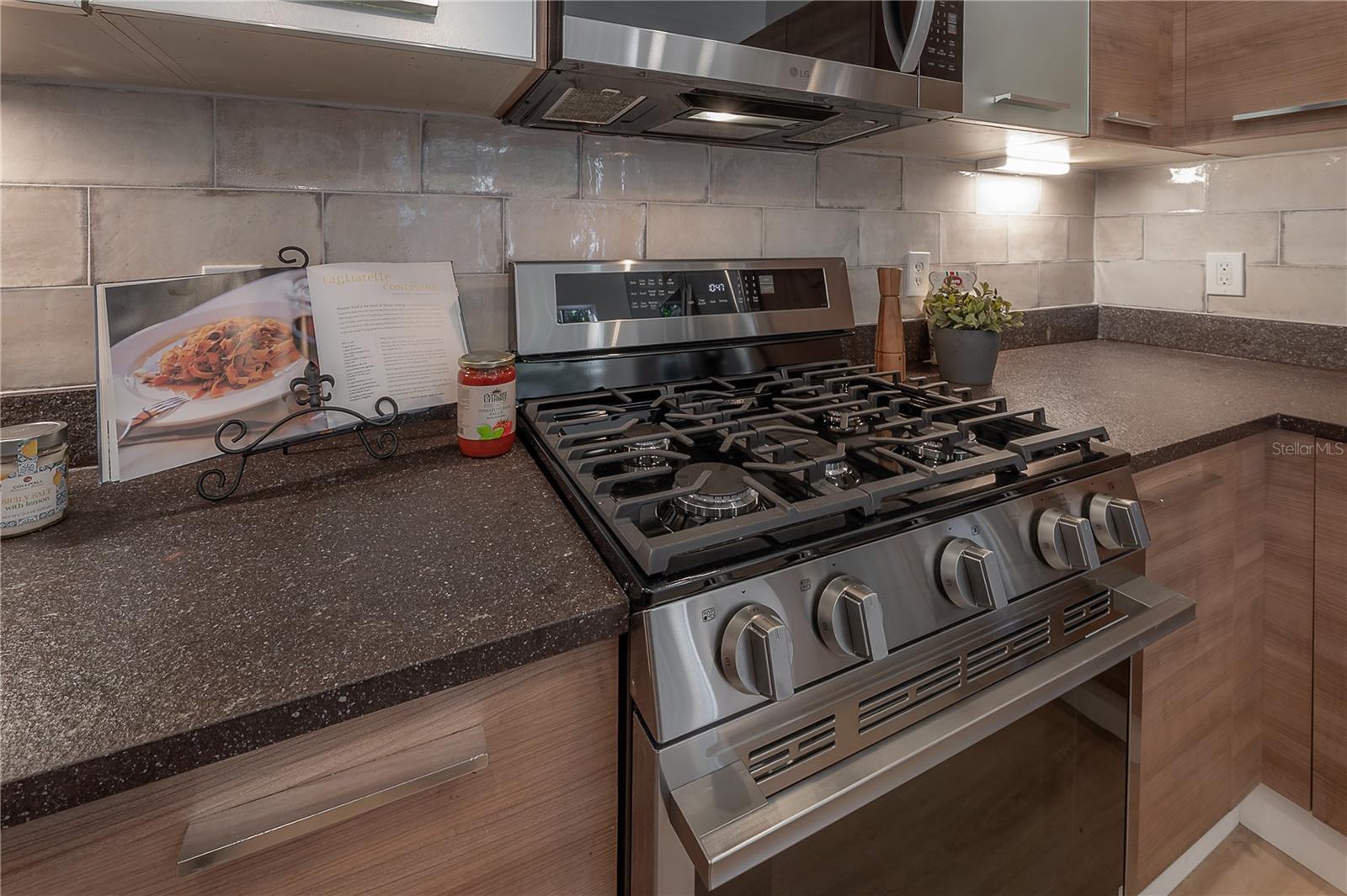 RIVERCREST - Residential