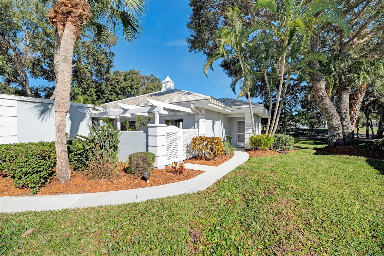 Unavailable January – March 2026 | No Annual Rentals | Turnkey Furnished - Enjoy your Florida getaway at the beautiful Augusta Villas at Plantation, offering stunning golf course views and a short two-minute walk to the pool. This newly furnished 2-bedroom, 2-bathroom villa features a spacious master suite with a king-size bed and private courtyard access, while the guest suite offers a cozy queen-size bed. The well-appointed kitchen boasts granite countertops, a breakfast bar, and large sliders leading to the courtyard patio. The Florida Room provides breathtaking morning views of the 7th Fairway on the Bobcat Golf Course. Residents can take advantage of two community pools, scenic walking paths, and a peaceful neighborhood setting. Conveniently located near beaches, parks, shopping, dining, theaters, museums, and transportation. Non-smoking, pet-free property. Seasonal and off-season availability. Golf not included in the rental.