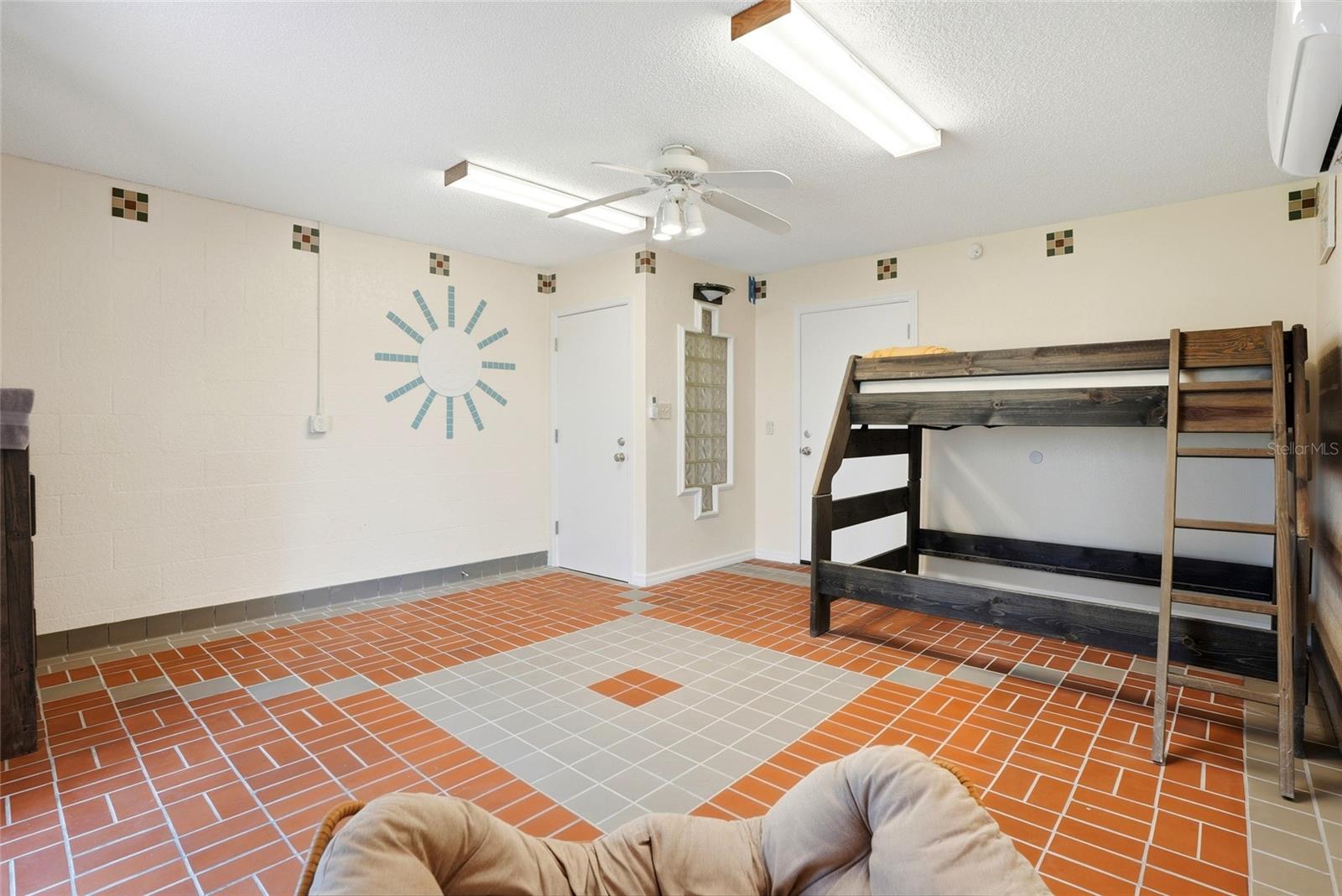 HARBOUR HOUSE - Residential