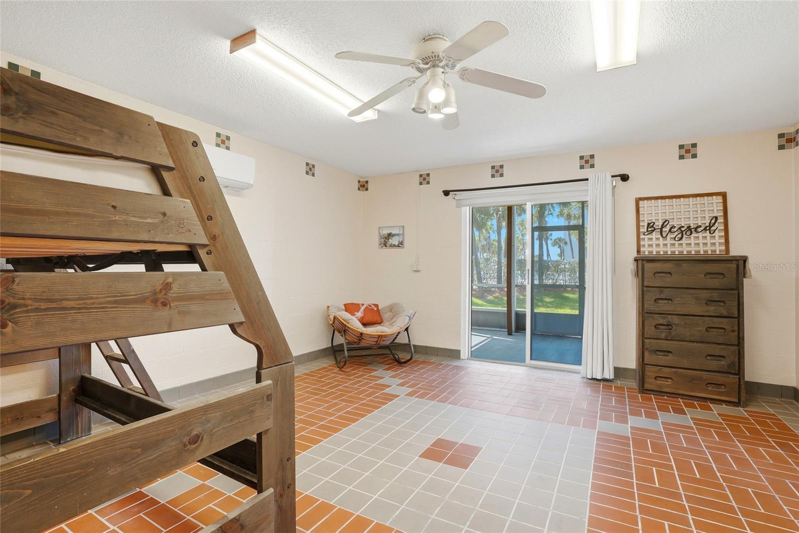 HARBOUR HOUSE - Residential