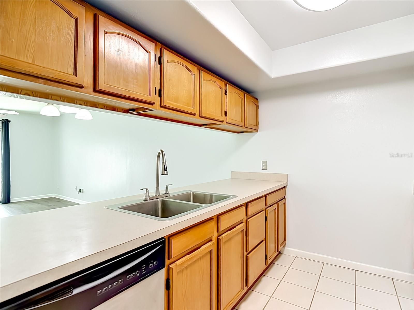 THE TAMPA RACQUET CLUB A CONDO - Residential