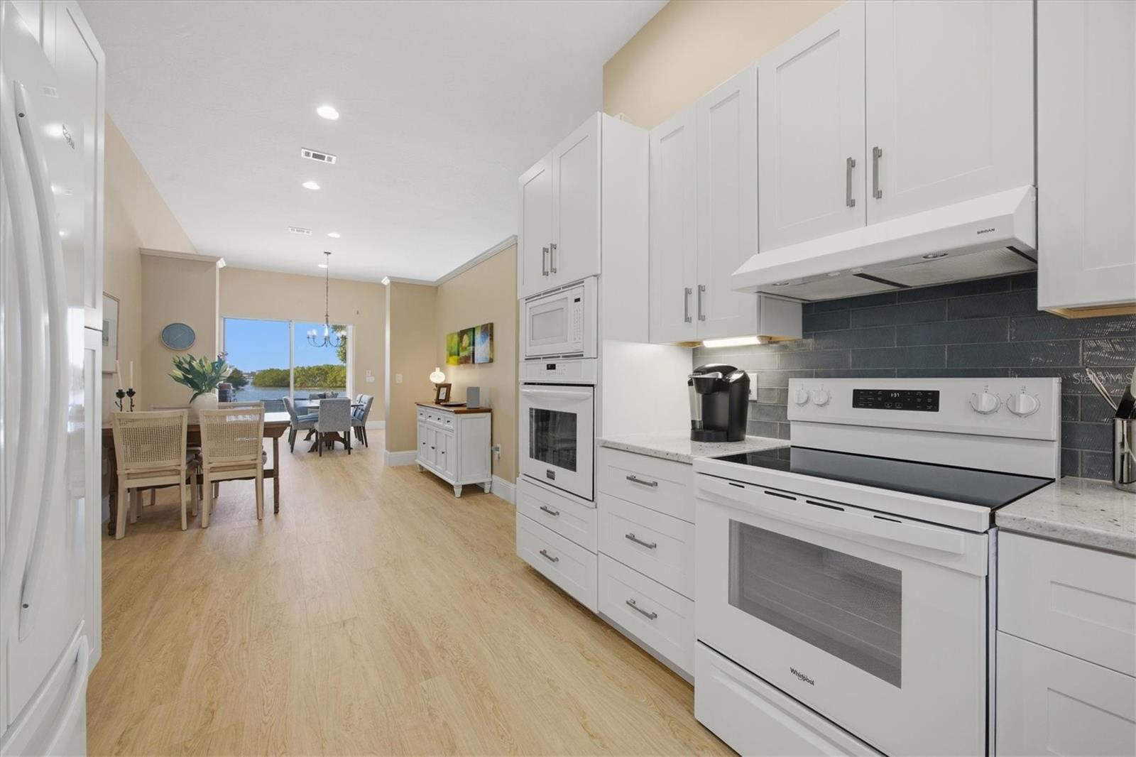 TROPICAL SHORES - Residential