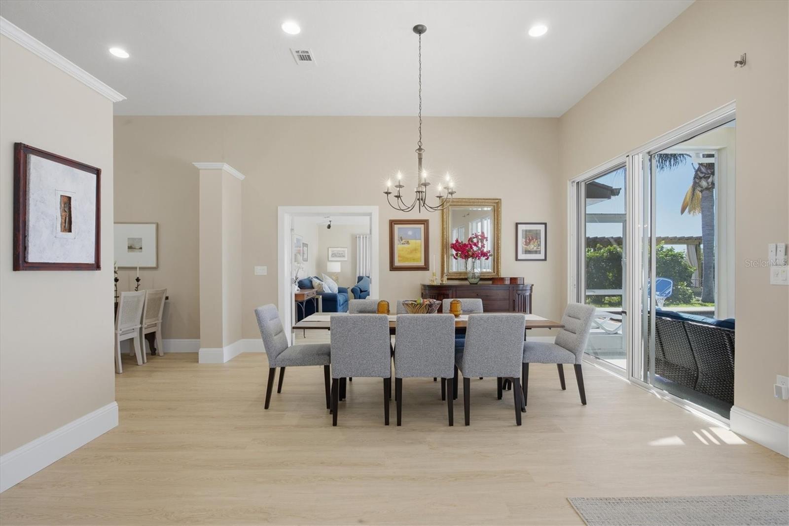 TROPICAL SHORES - Residential