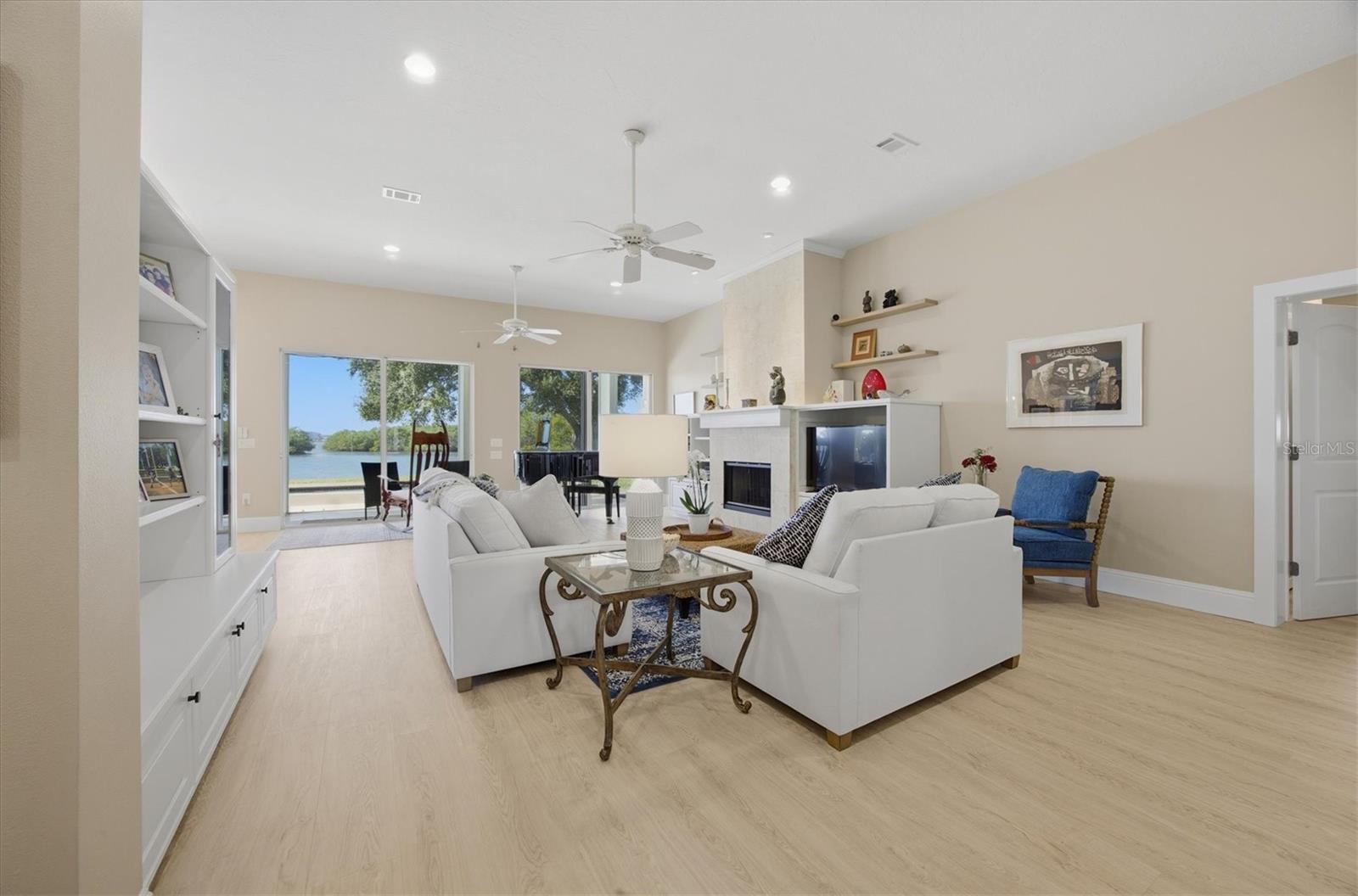 TROPICAL SHORES - Residential