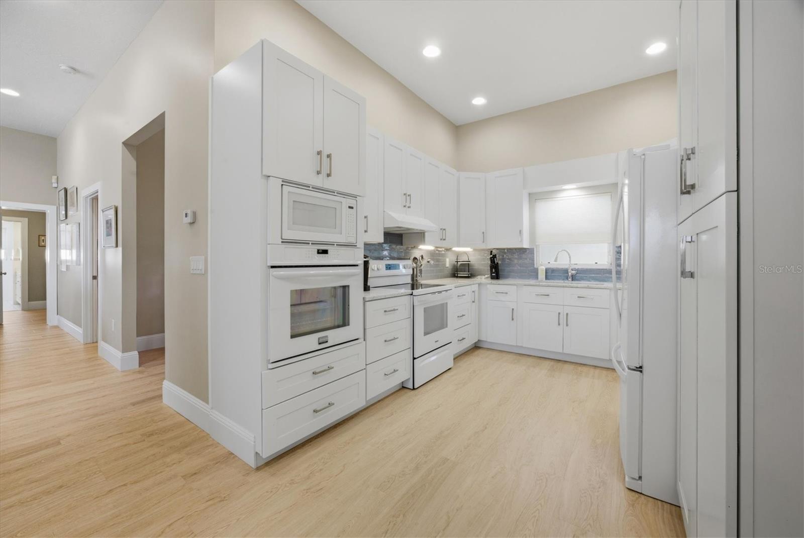 TROPICAL SHORES - Residential