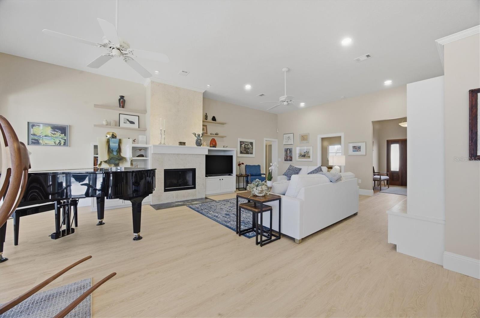 TROPICAL SHORES - Residential