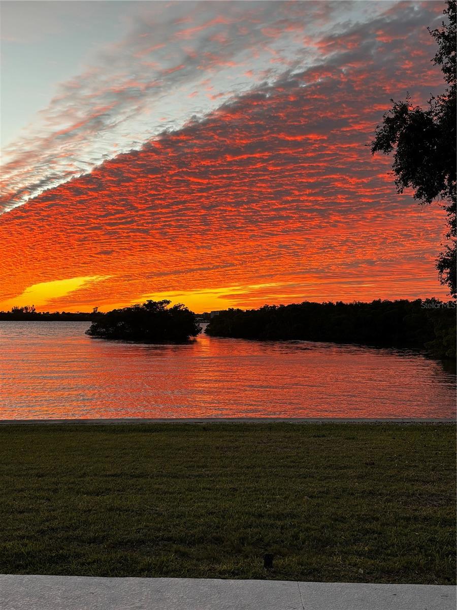 TROPICAL SHORES - Residential