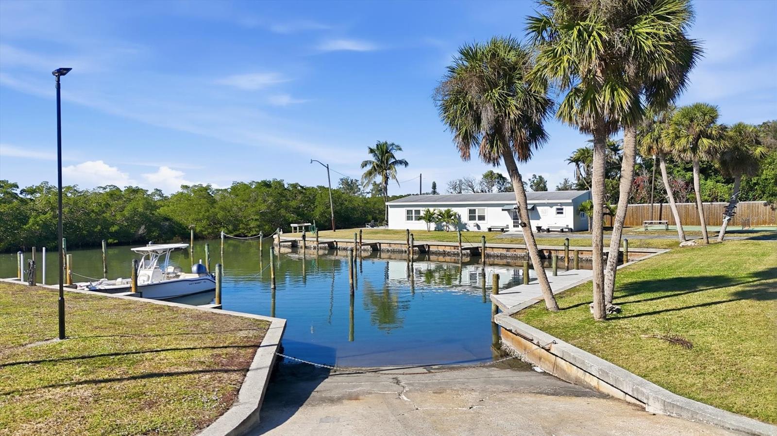 TROPICAL SHORES - Residential