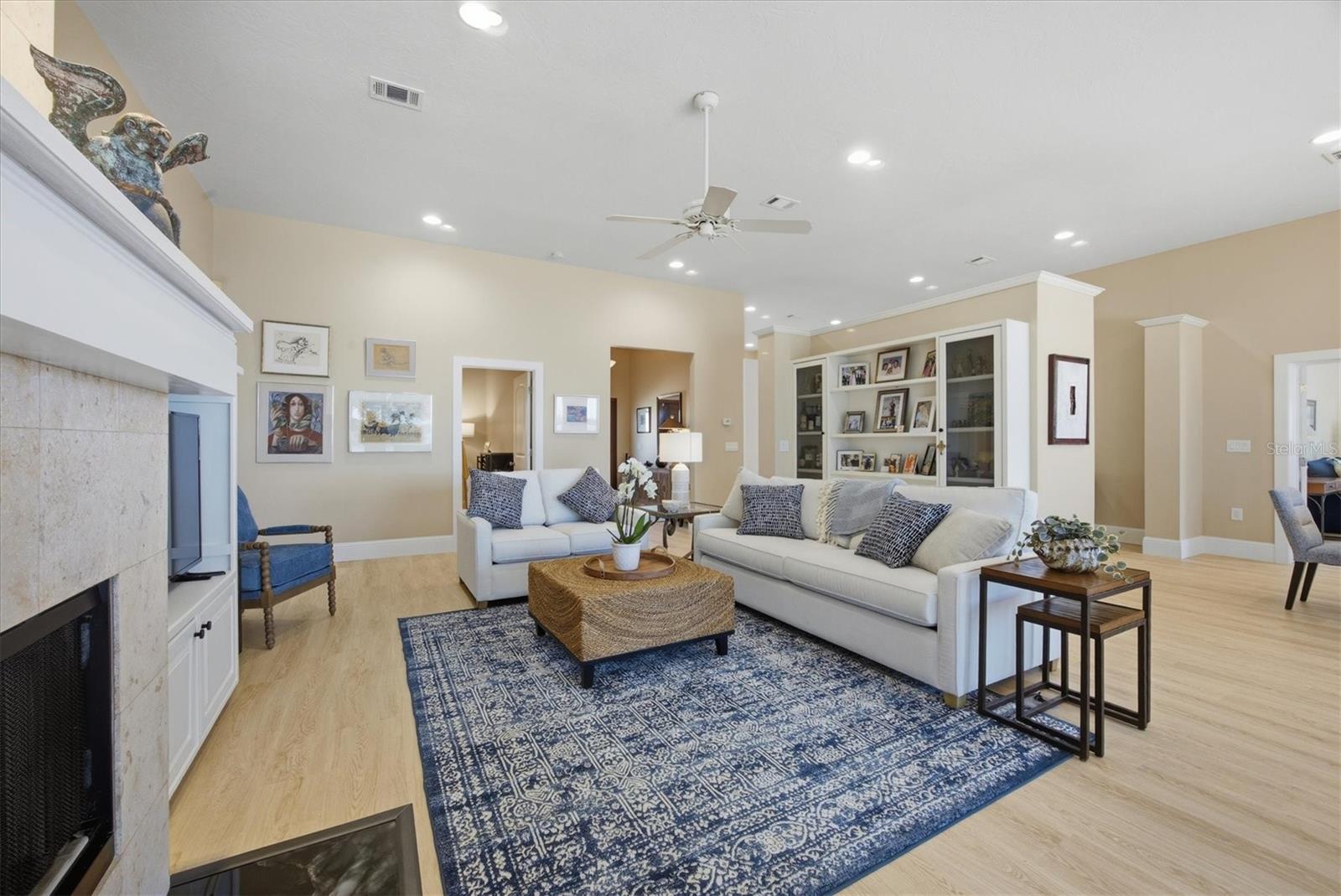 TROPICAL SHORES - Residential