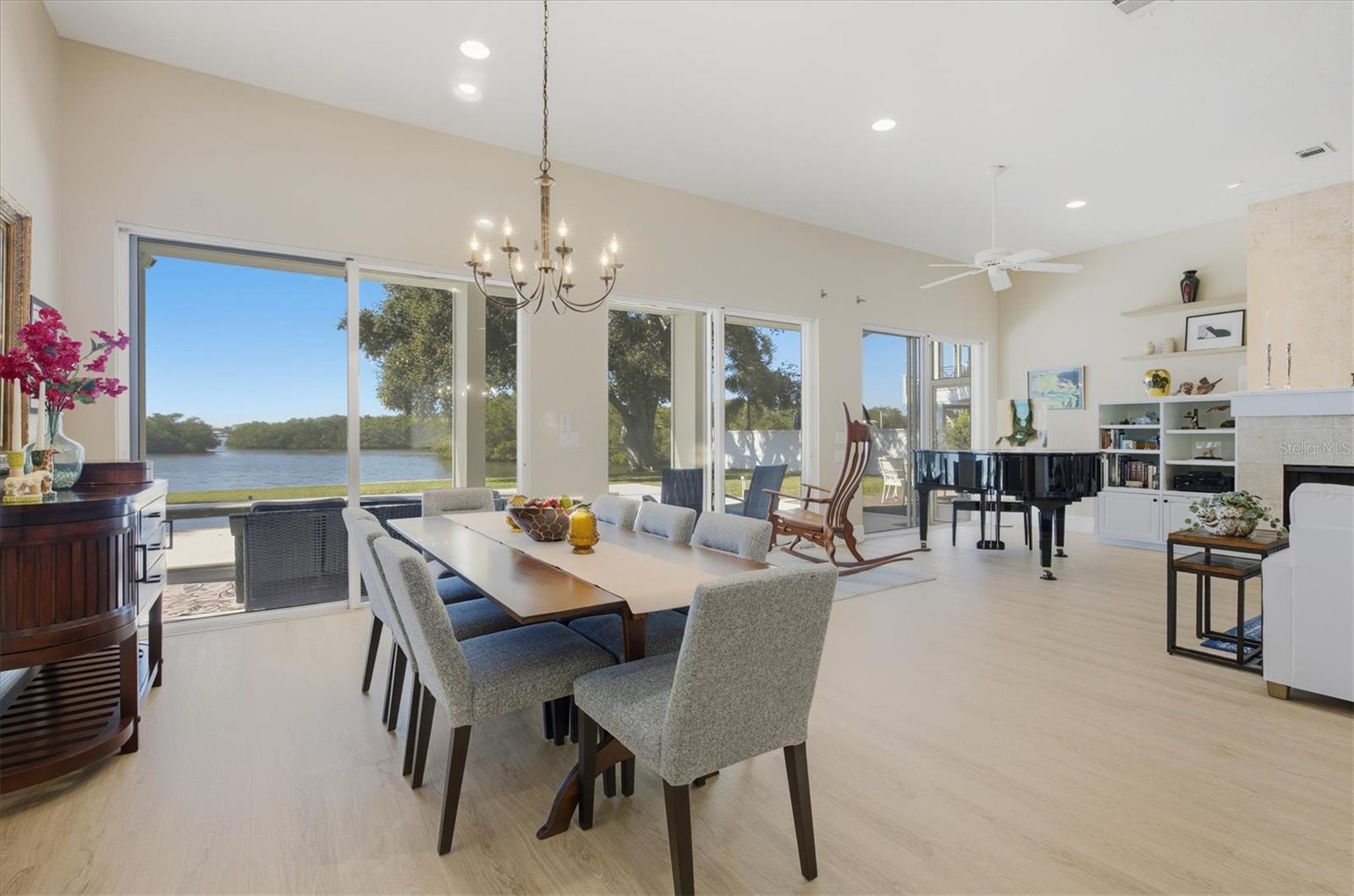 TROPICAL SHORES - Residential