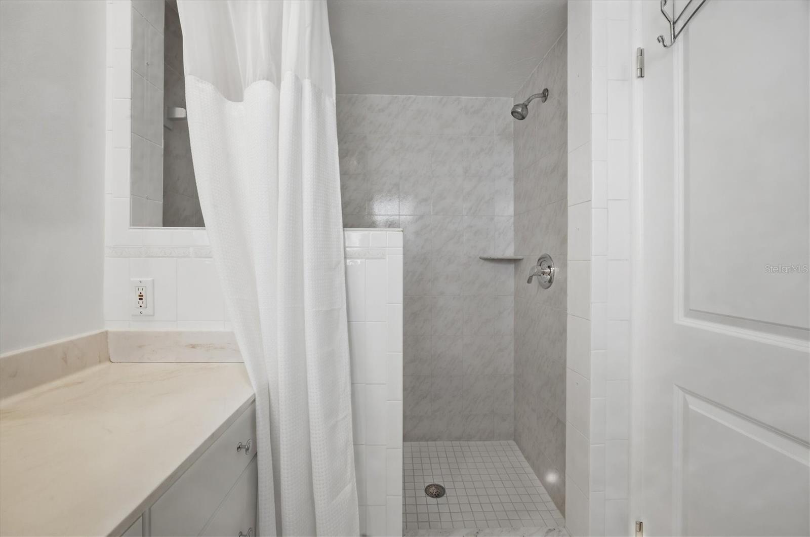 TROPICAL SHORES - Residential