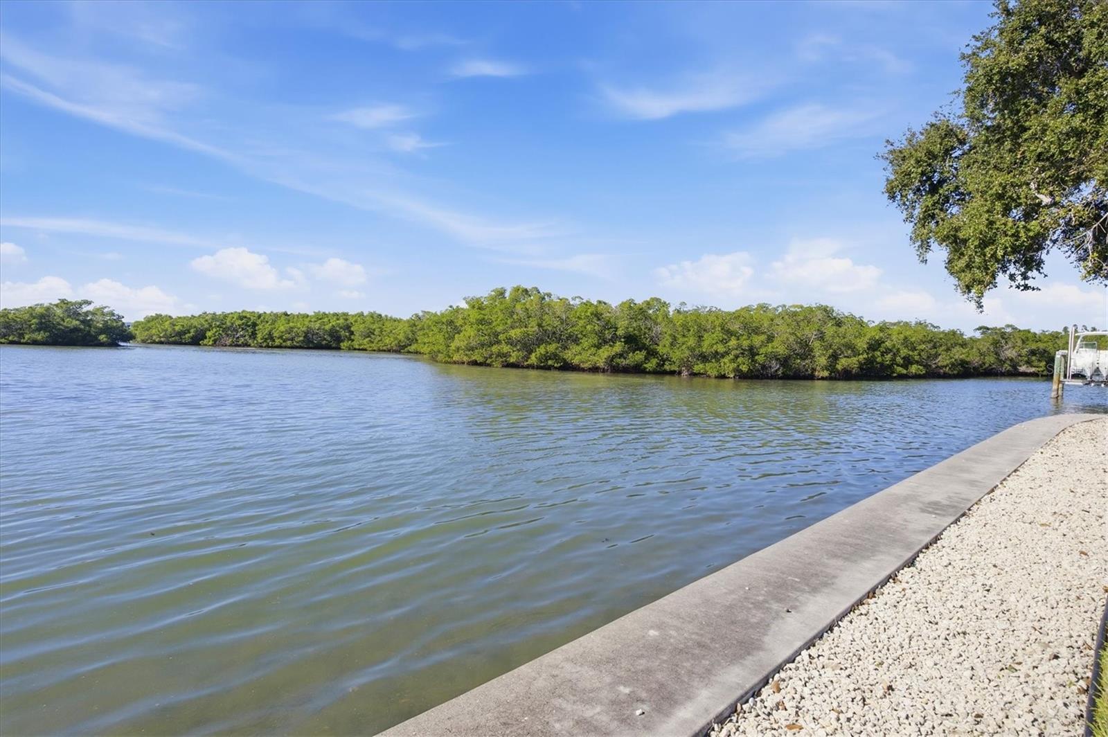 TROPICAL SHORES - Residential