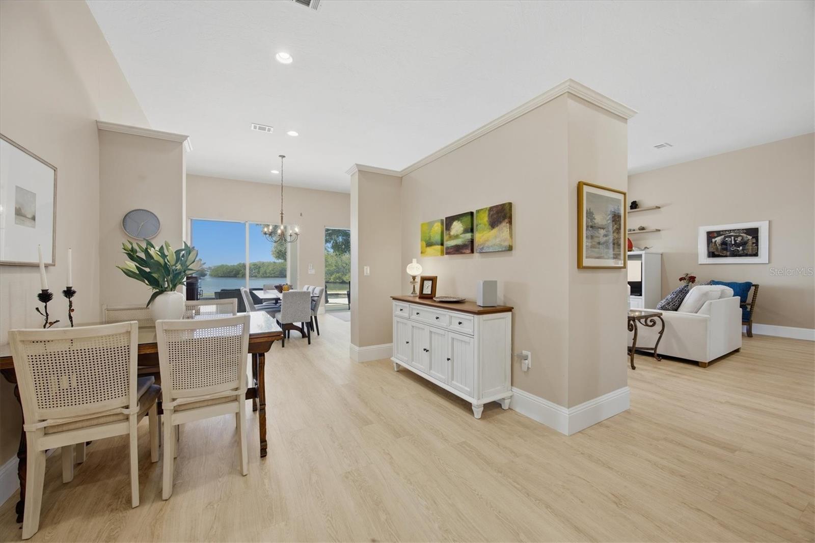 TROPICAL SHORES - Residential