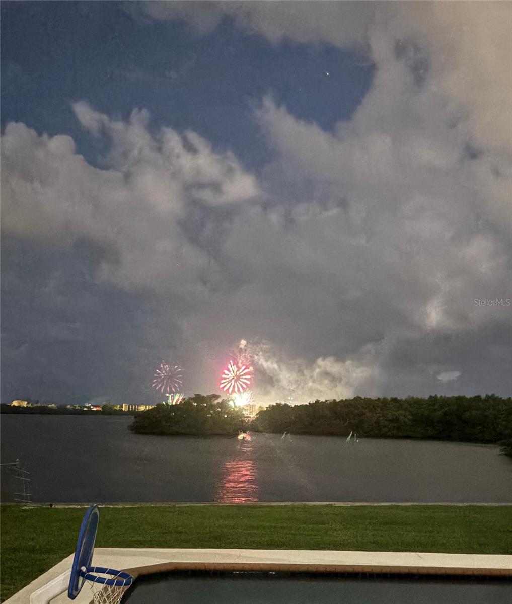 TROPICAL SHORES - Residential