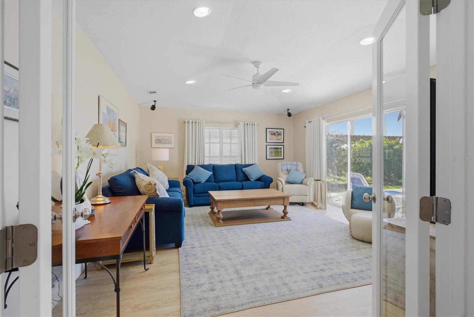 TROPICAL SHORES - Residential