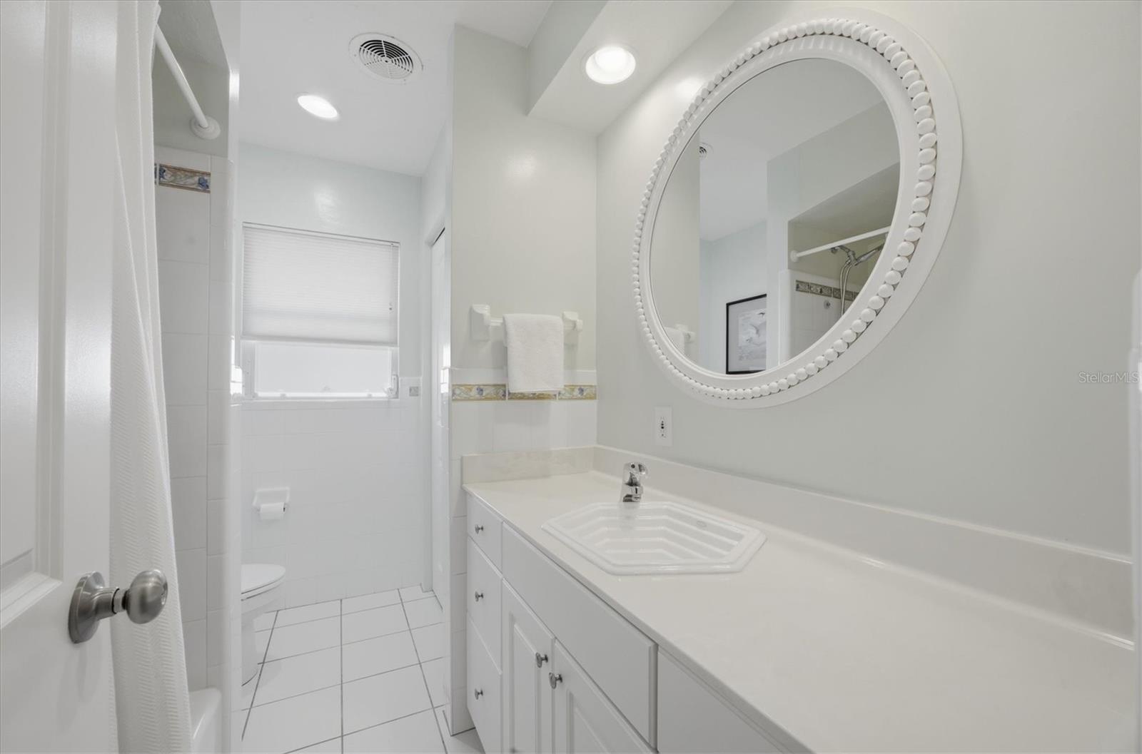 TROPICAL SHORES - Residential