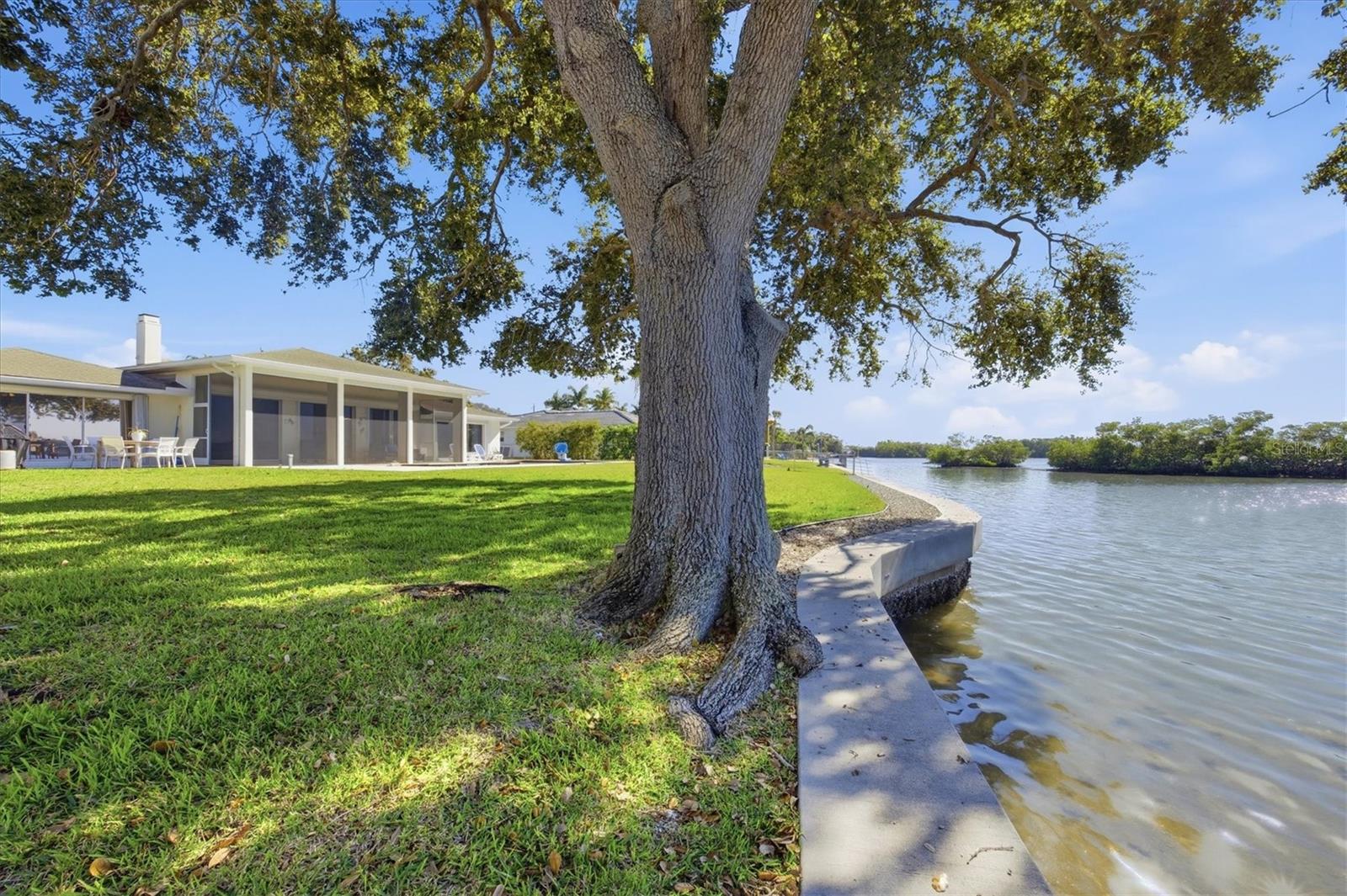 TROPICAL SHORES - Residential