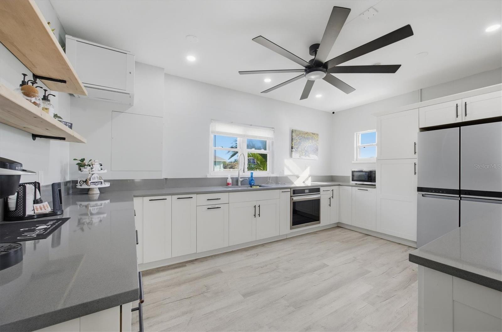 TROPICAL SHORES - Residential