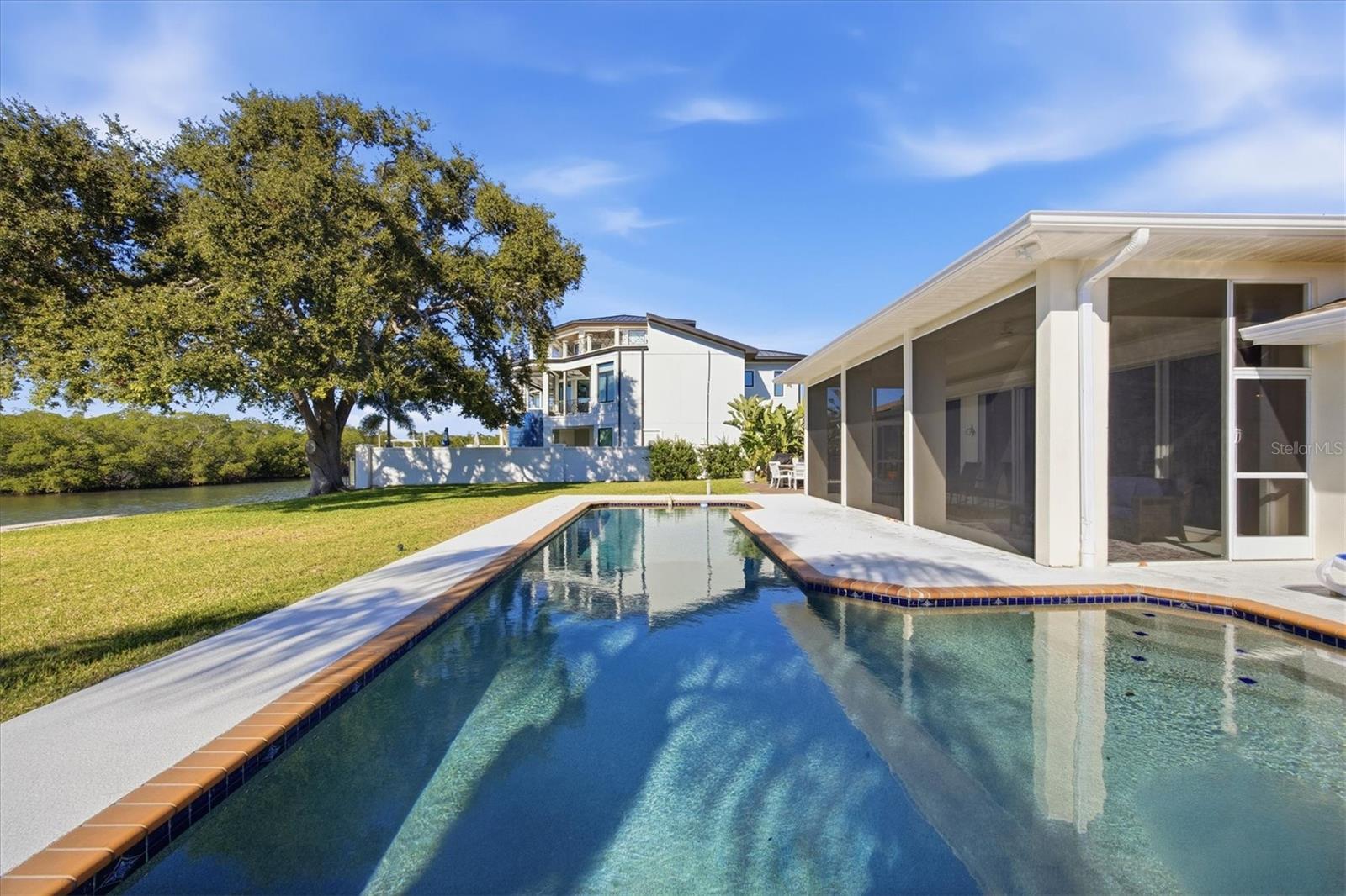 TROPICAL SHORES - Residential