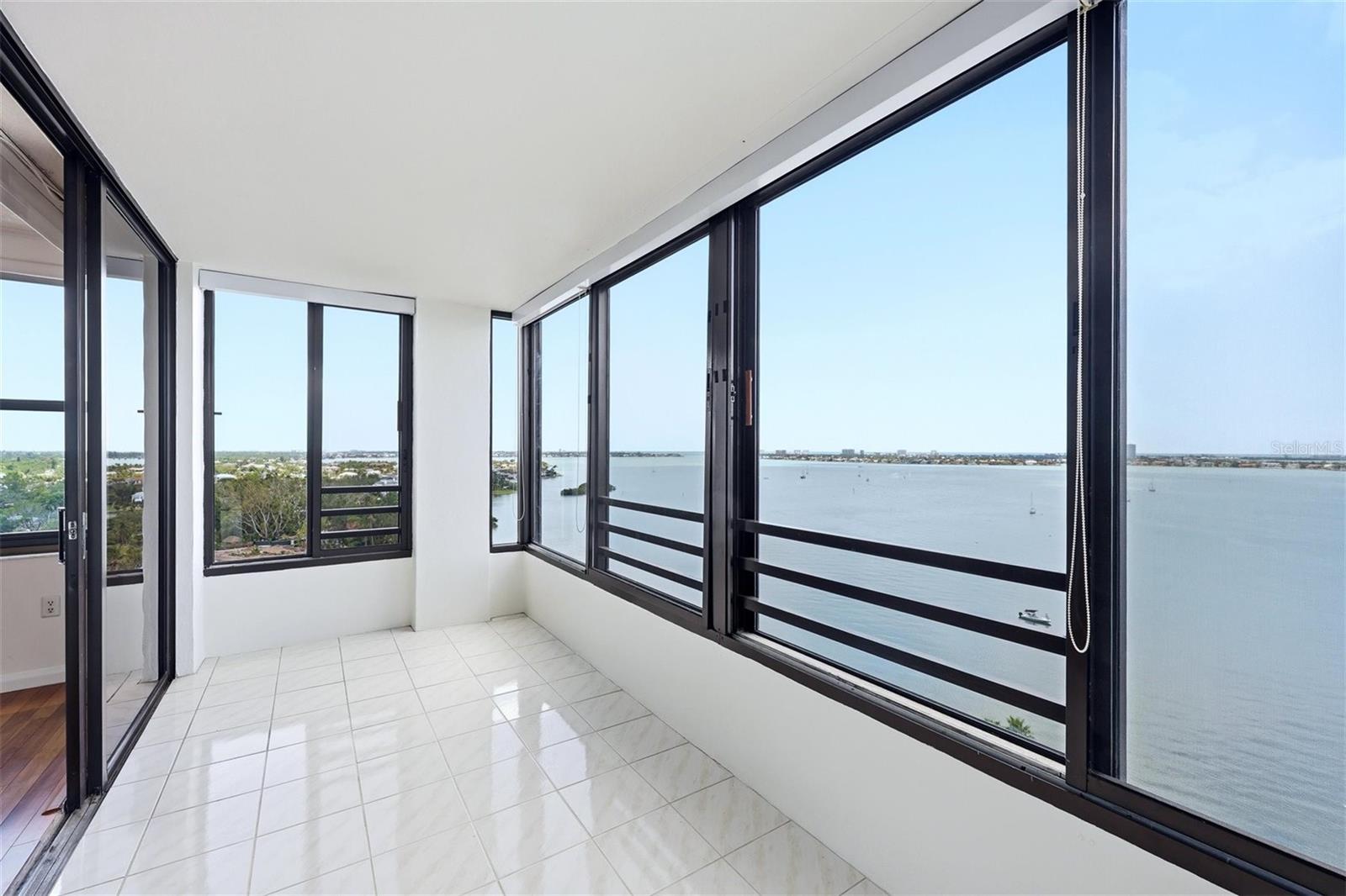 EMBASSY HOUSE - Residential