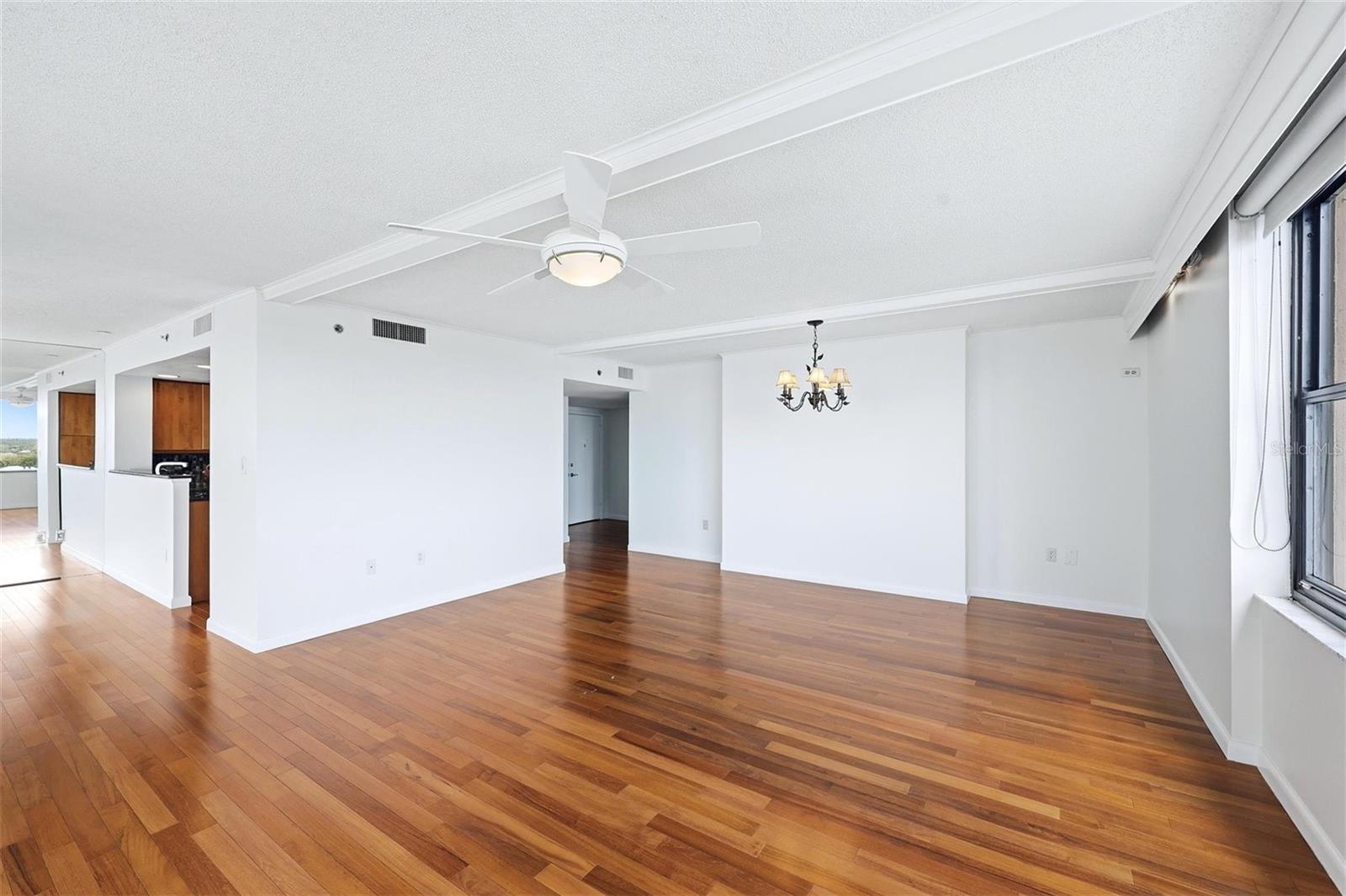 EMBASSY HOUSE - Residential