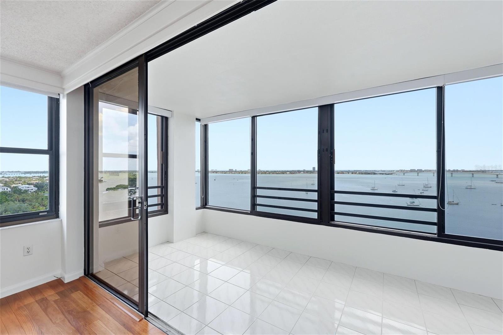 EMBASSY HOUSE - Residential