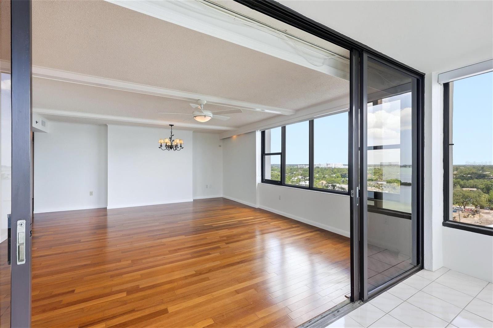 EMBASSY HOUSE - Residential