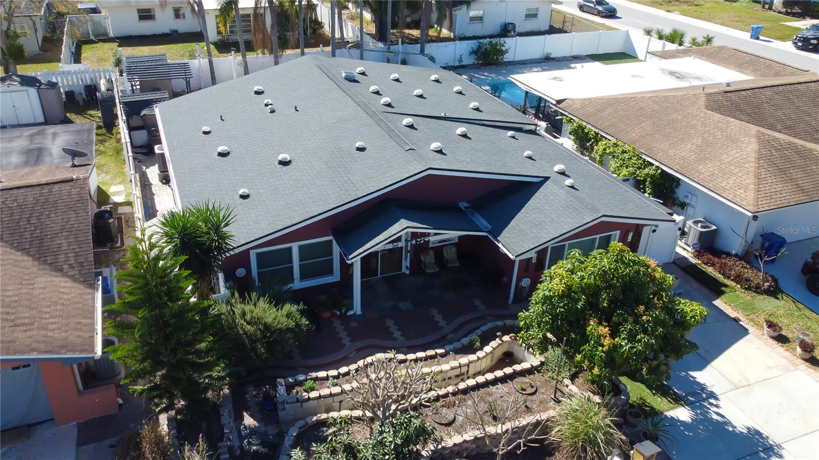 1821 DRIFTWOOD CIRCLE N