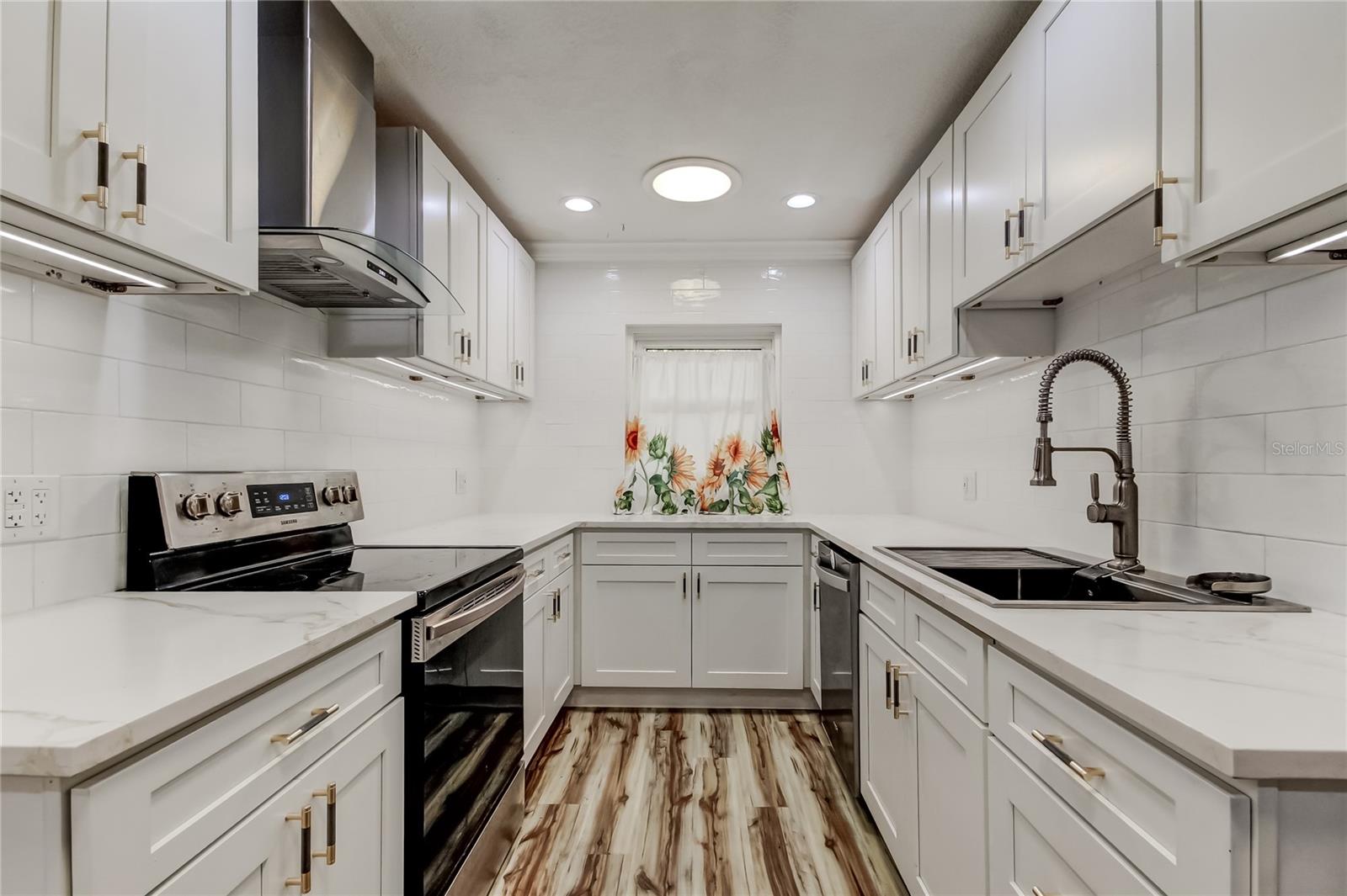 HARBOR PALMS-UNIT TWO - Residential