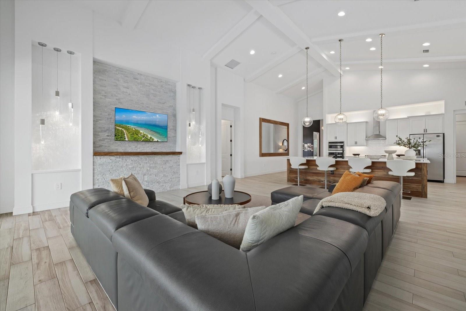 LAKEHOUSE COVE AT WATERSIDE - Residential