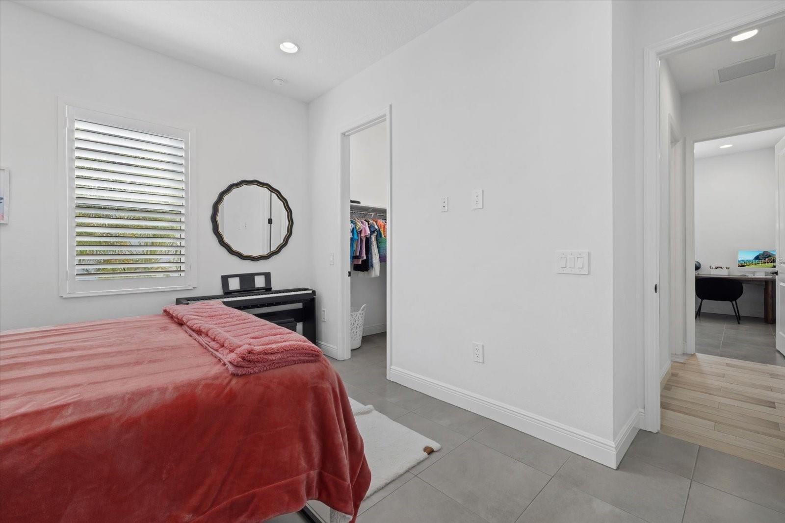 LAKEHOUSE COVE AT WATERSIDE - Residential