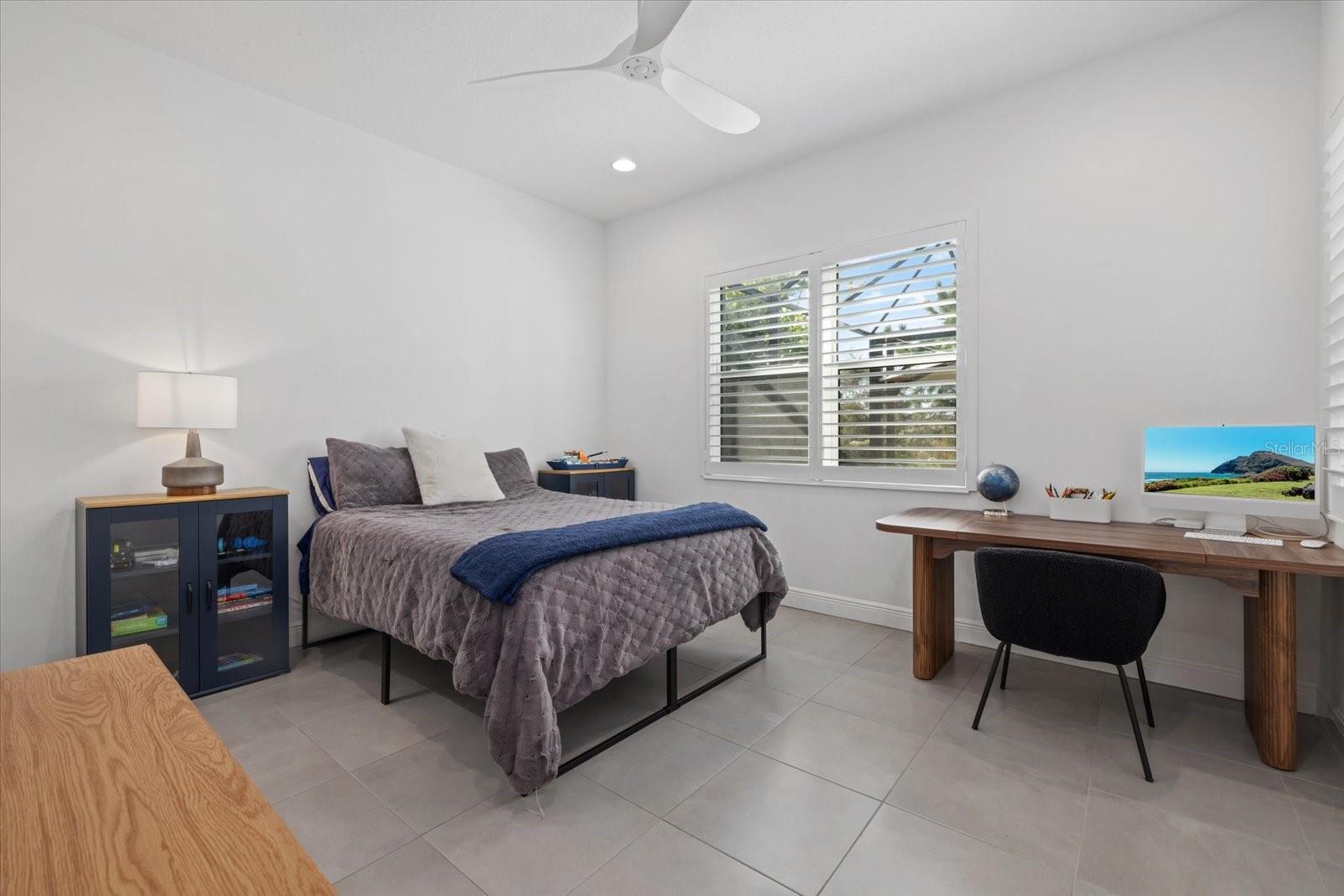 LAKEHOUSE COVE AT WATERSIDE - Residential