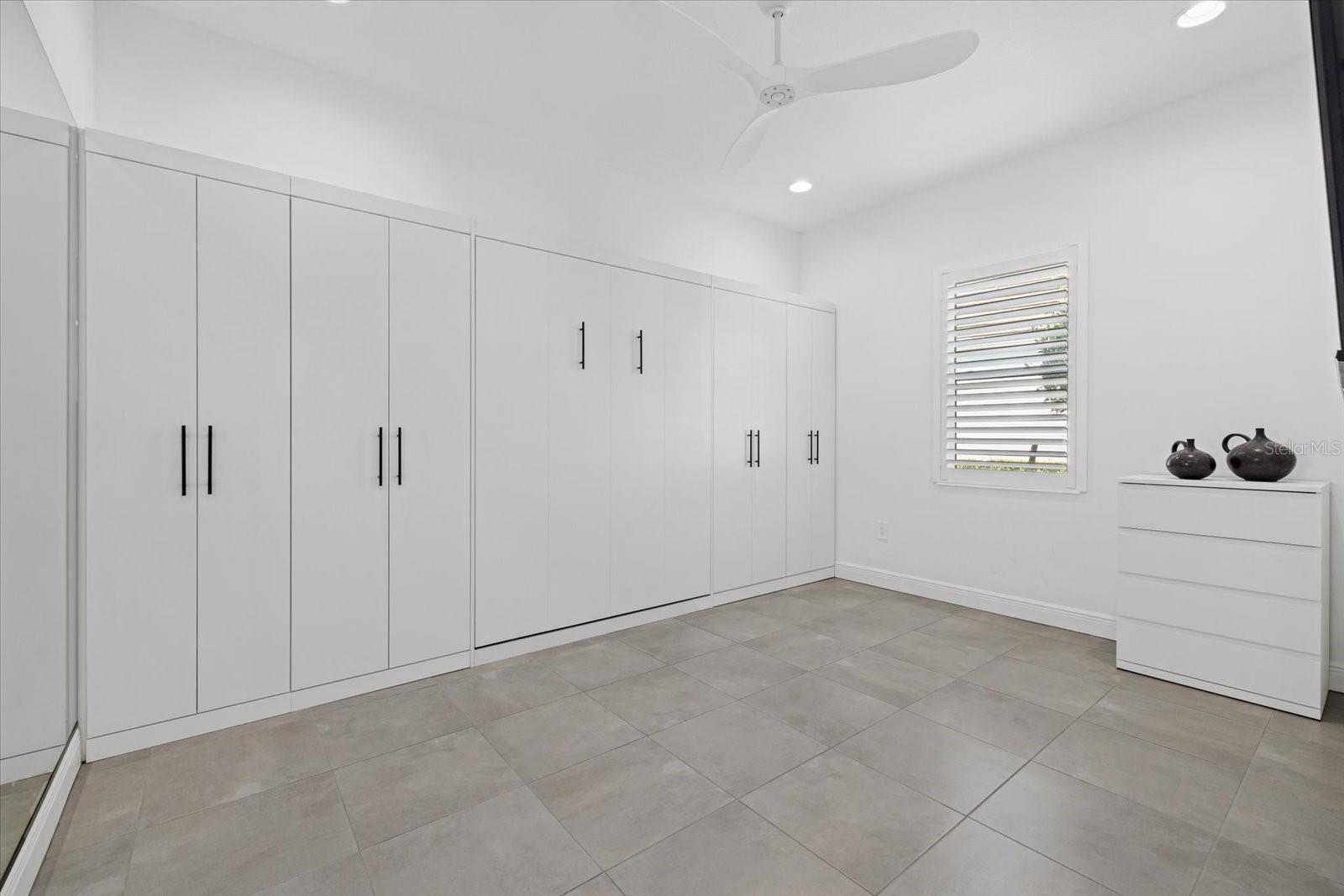 LAKEHOUSE COVE AT WATERSIDE - Residential