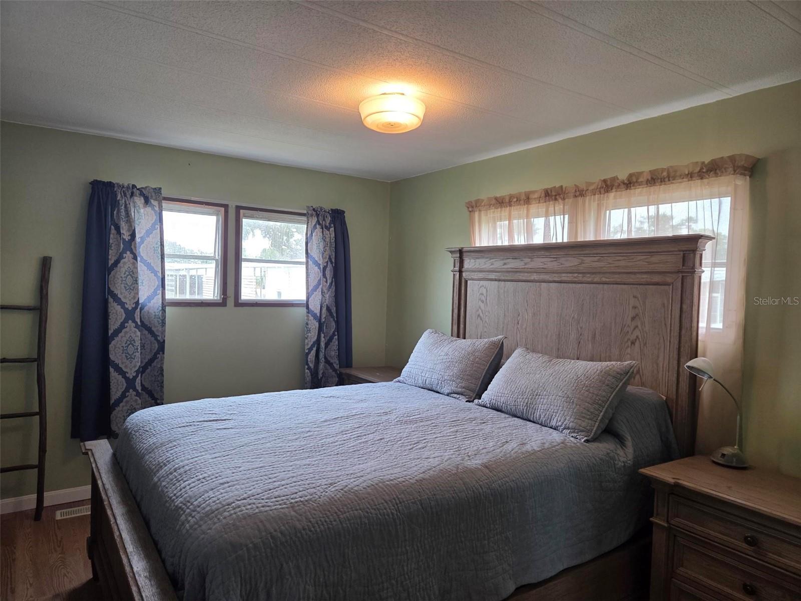 OAKWOOD MANOR - Residential