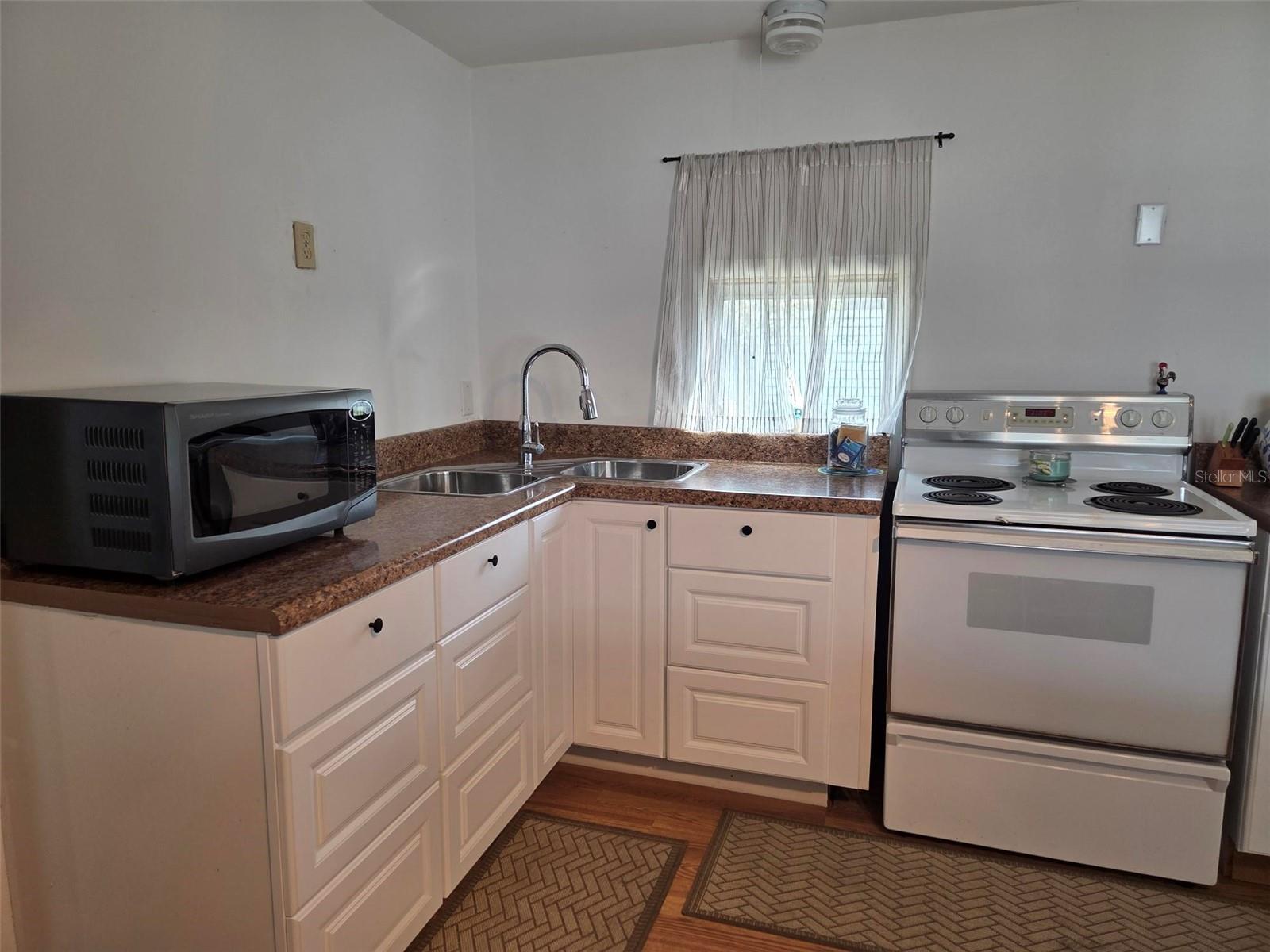 OAKWOOD MANOR - Residential