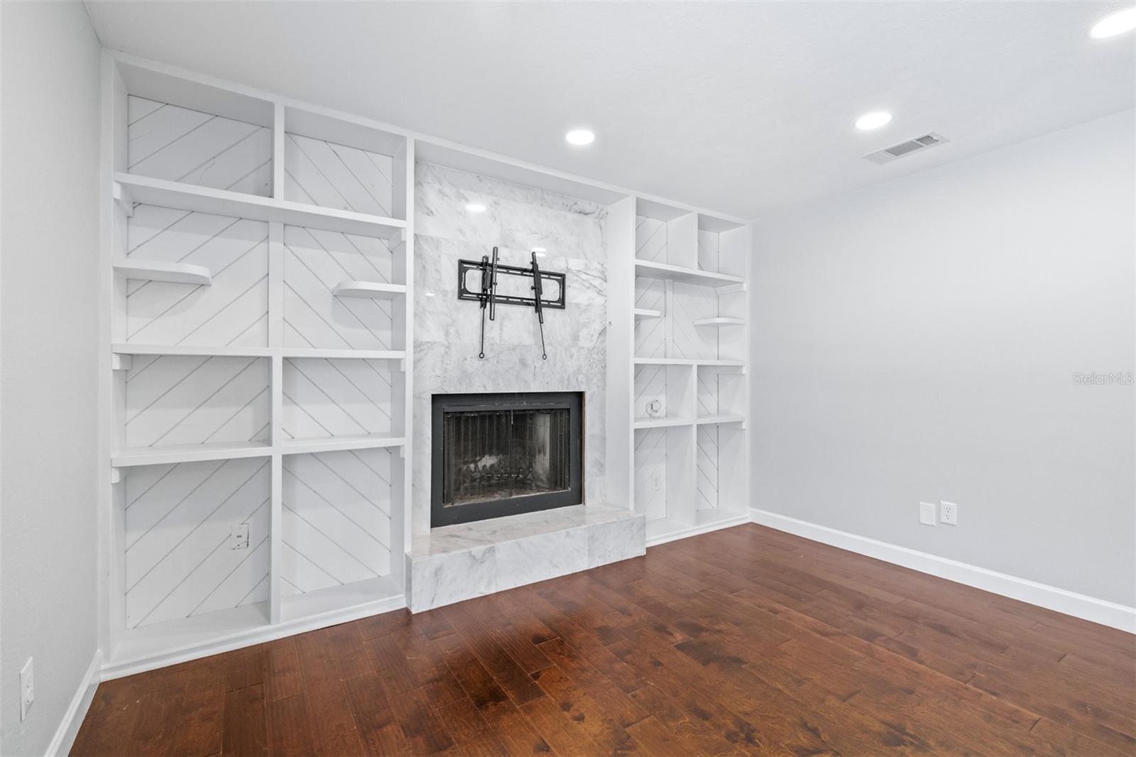 CYPRESS HOLLOW - Residential