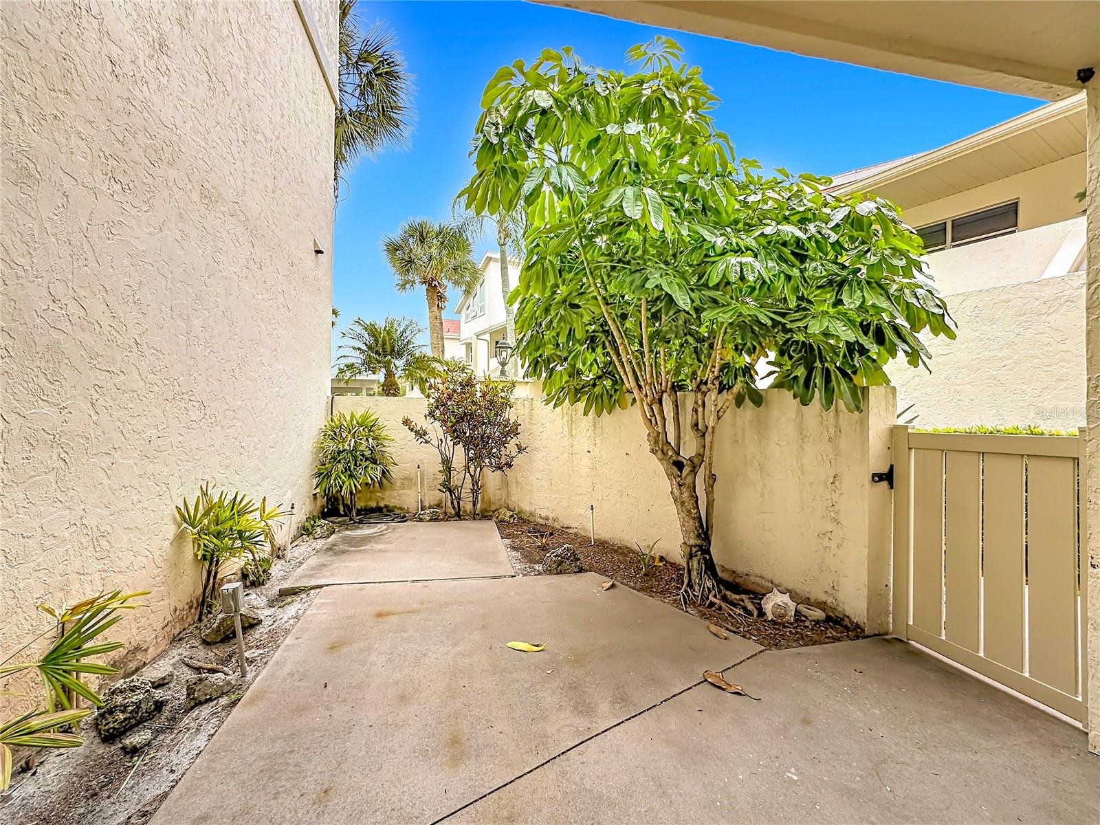 CAPRI WEST - Residential