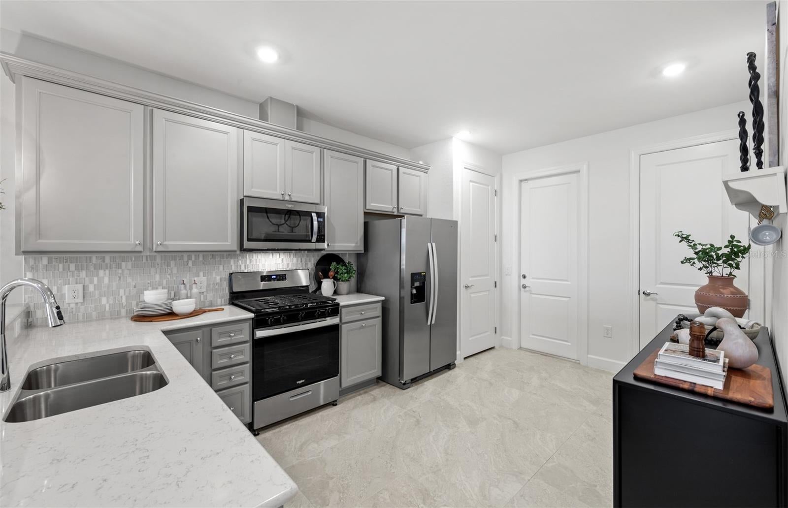 18734 INDIAN ROCK PLACE, LAKEWOOD RANCH, FL, 34211 3 18734 INDIAN ROCK PLACE