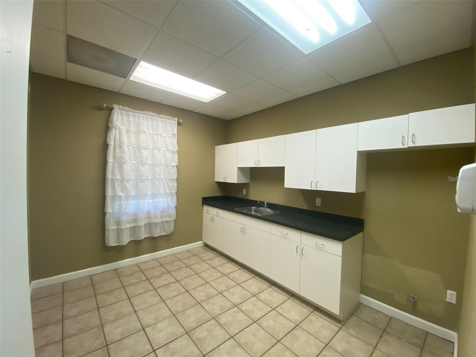 ALAFAYA PROFESSIONAL PARK - Commercial Lease