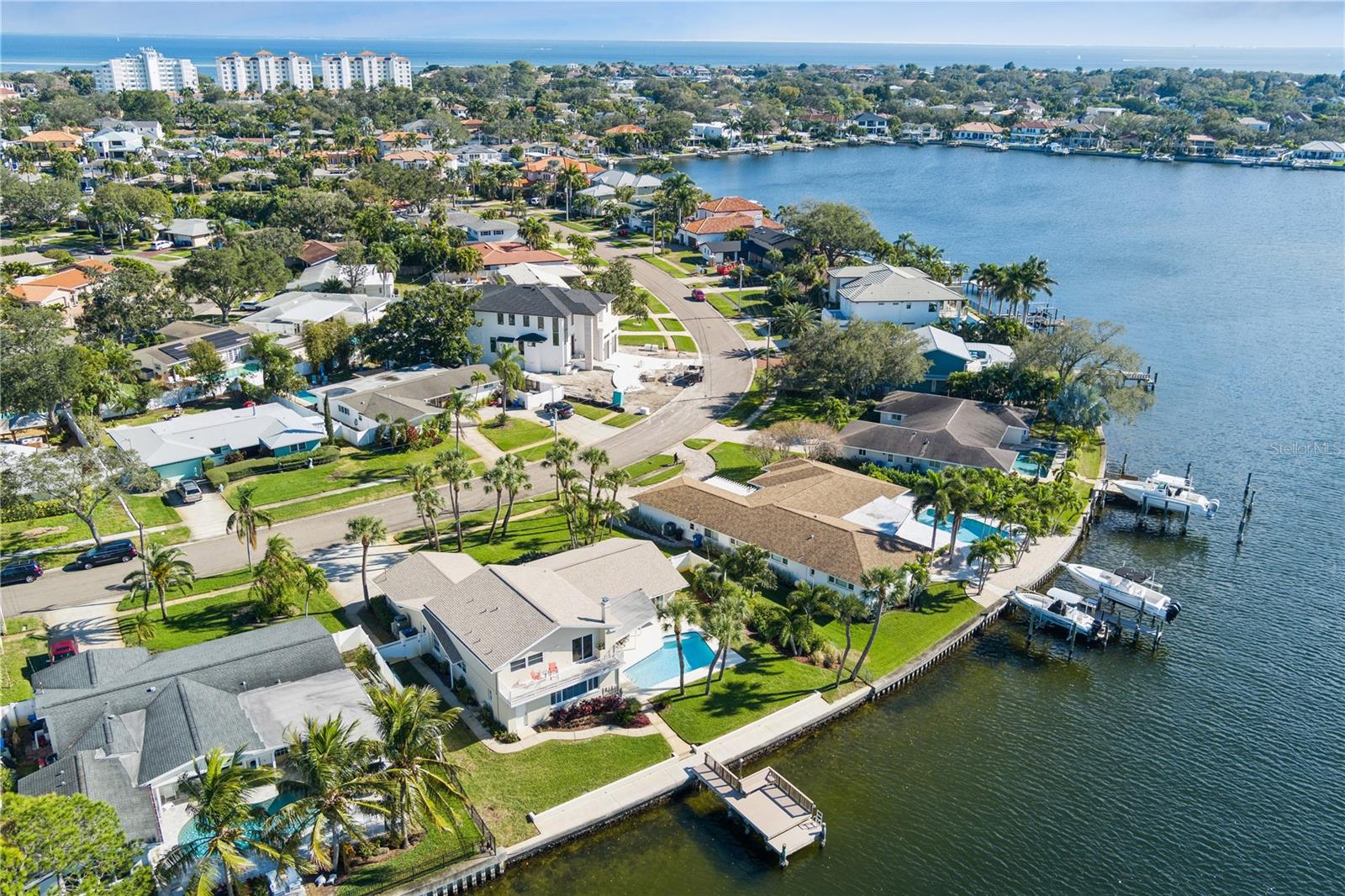 995 EDEN ISLE DRIVE NE