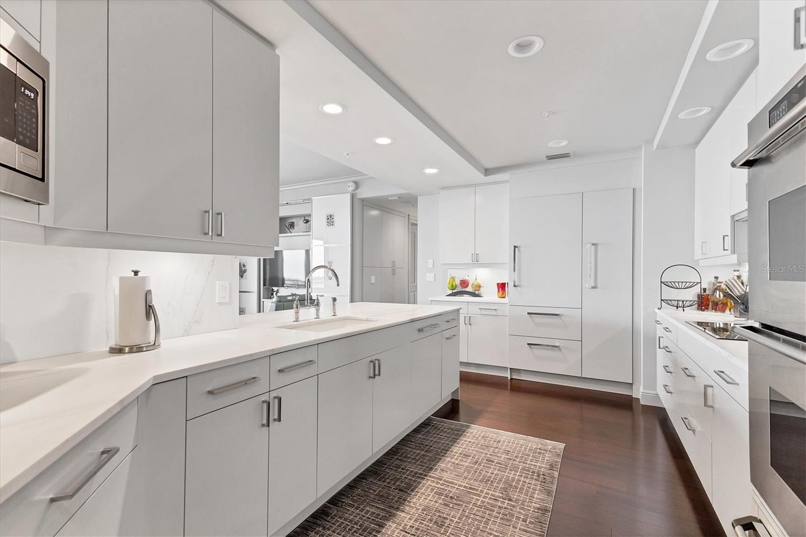 THE TOWER RESIDENCES - Residential