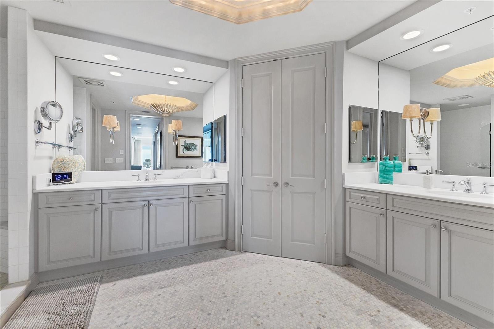 THE TOWER RESIDENCES - Residential