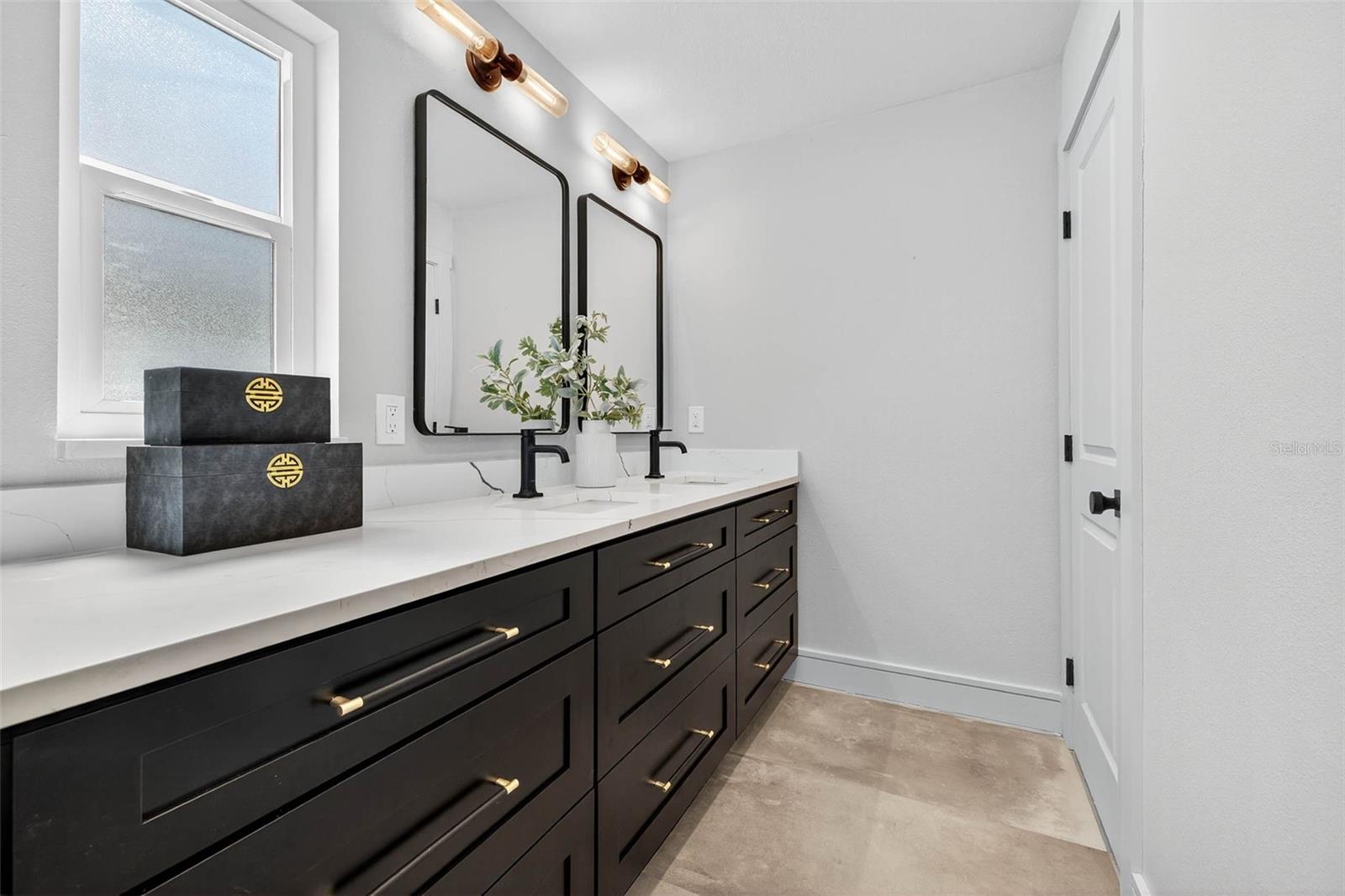 SHORE ACRES OVERLOOK SEC - Residential Lease